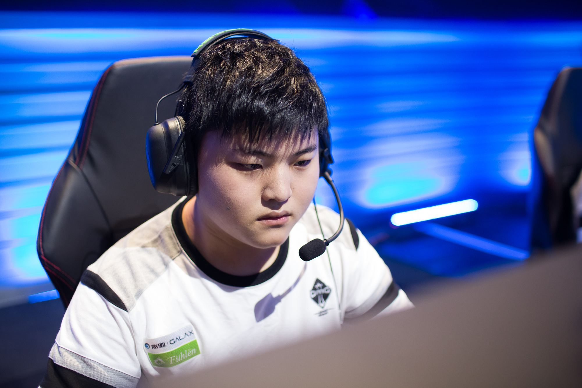 次陷入低谷 次陷入低谷